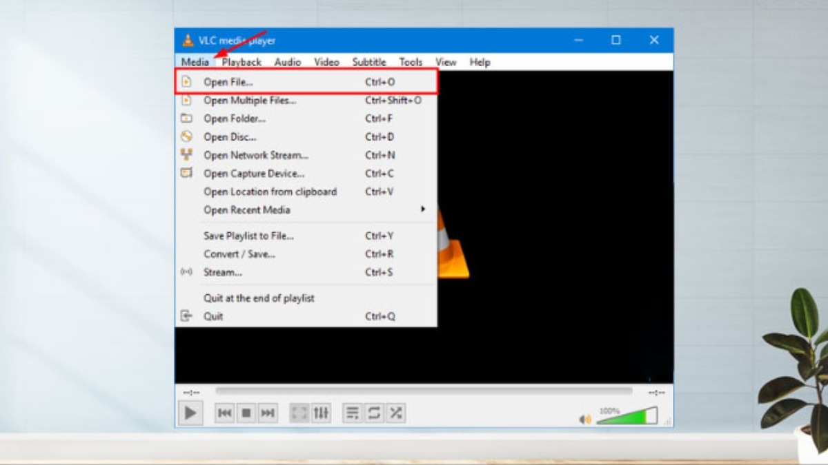 Mở VLC Media Player, chọn Media, sau đó nhấp Open File