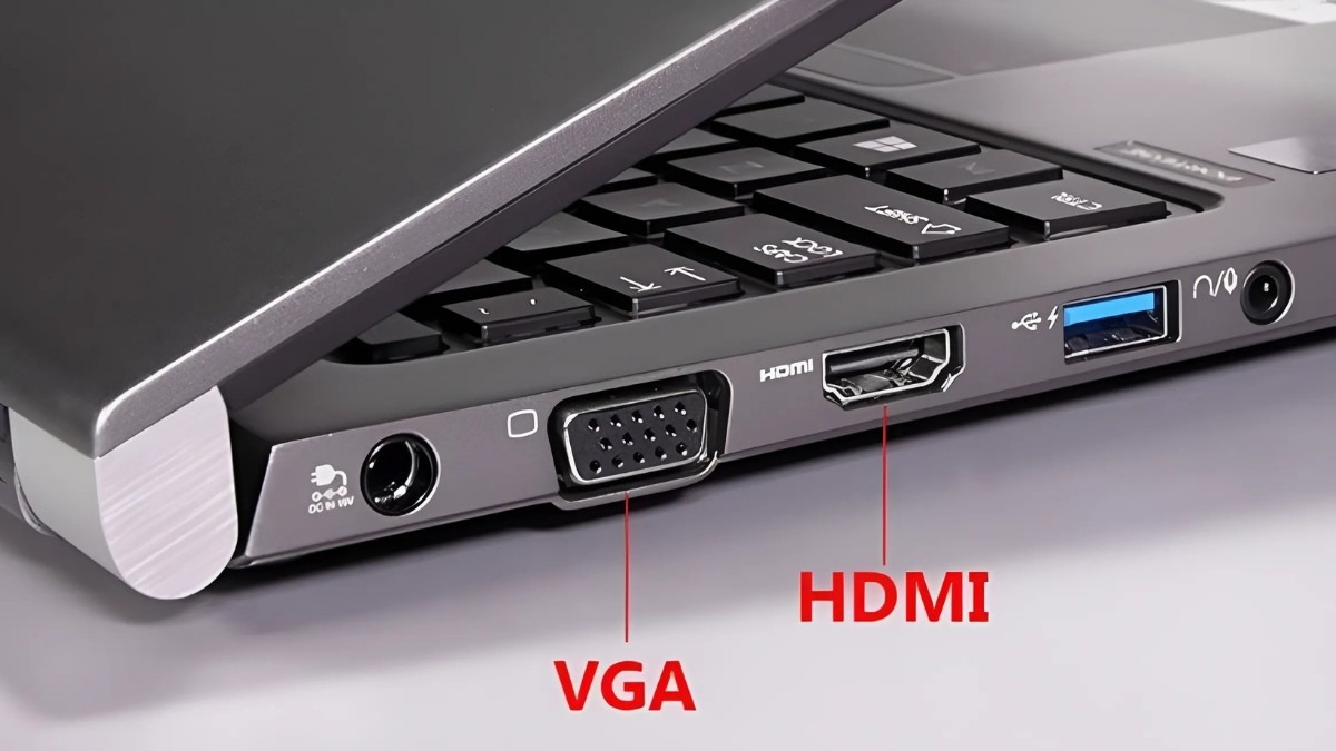 Kết nối cáp VGA/HDMI từ laptop sang màn hình ngoài