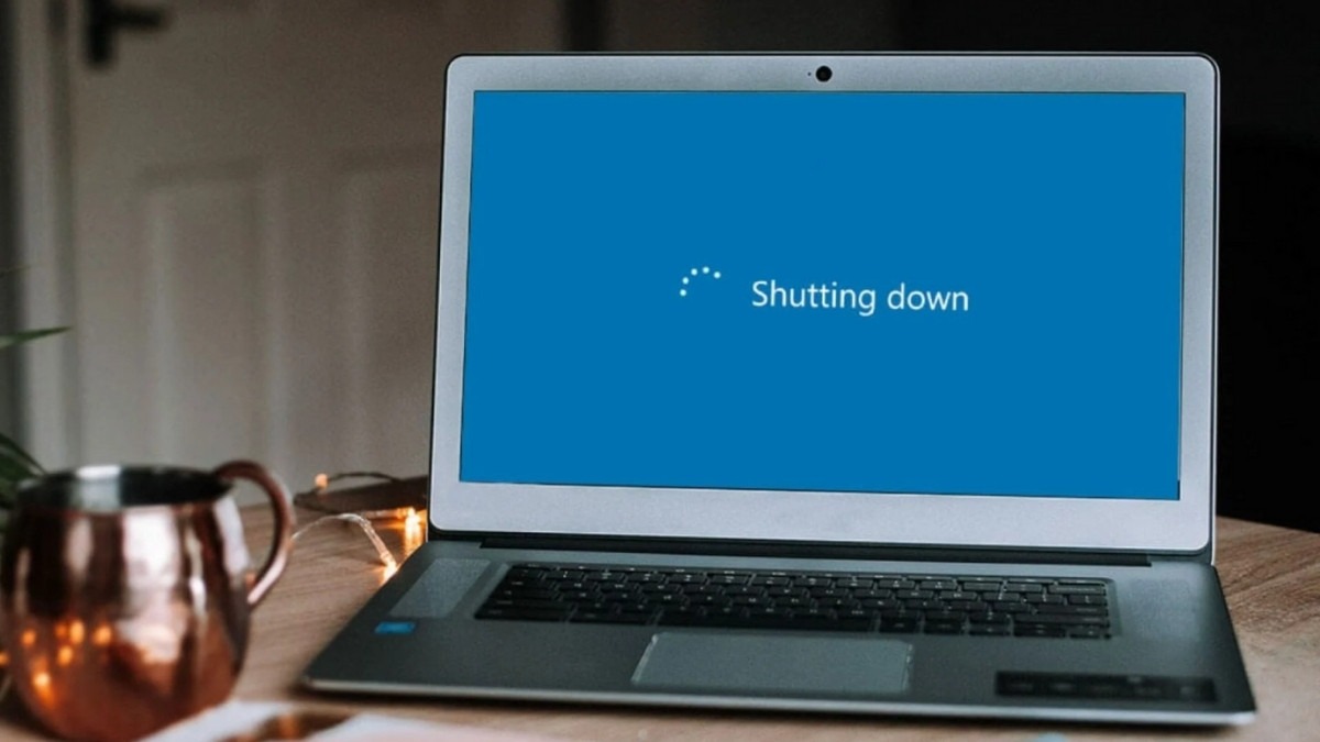 Tắt nguồn laptop và tháo pin ngay lập tức