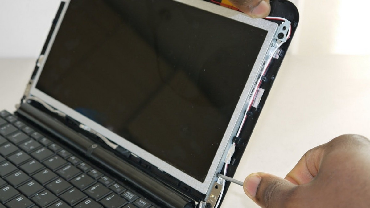 Chi phí thay màn hình laptop phụ thuộc vào dòng máy, loại màn hình,...