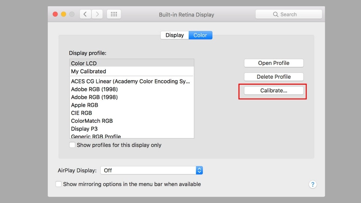 Mở System Preferences > Chọn Displays > Color