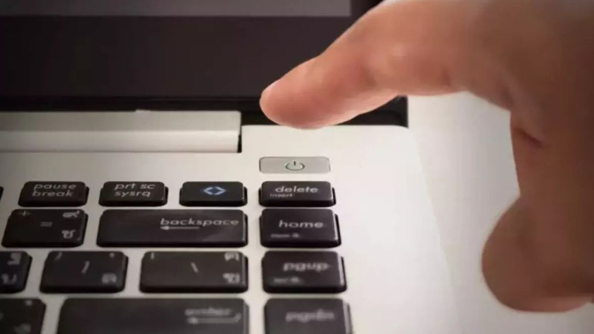Hãy tham khảo hướng dẫn sử dụng để biết chính xác phím tắt restart cho laptop của mình