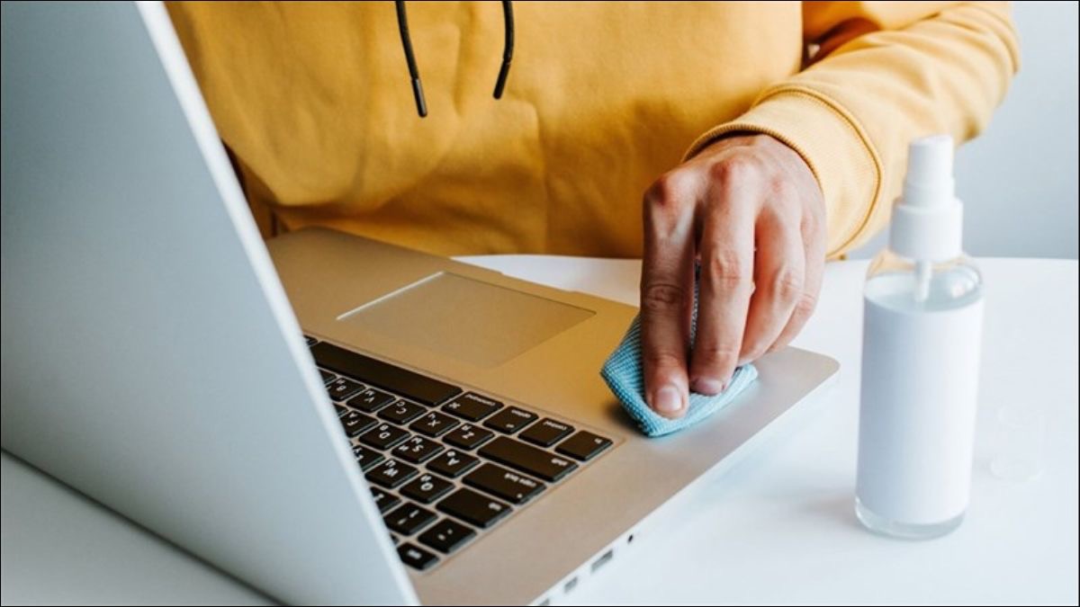 Sử dụng laptop ở môi trường sạch sẽ, ít bụi bẩn thì có thể vệ sinh định kỳ hàng tháng.