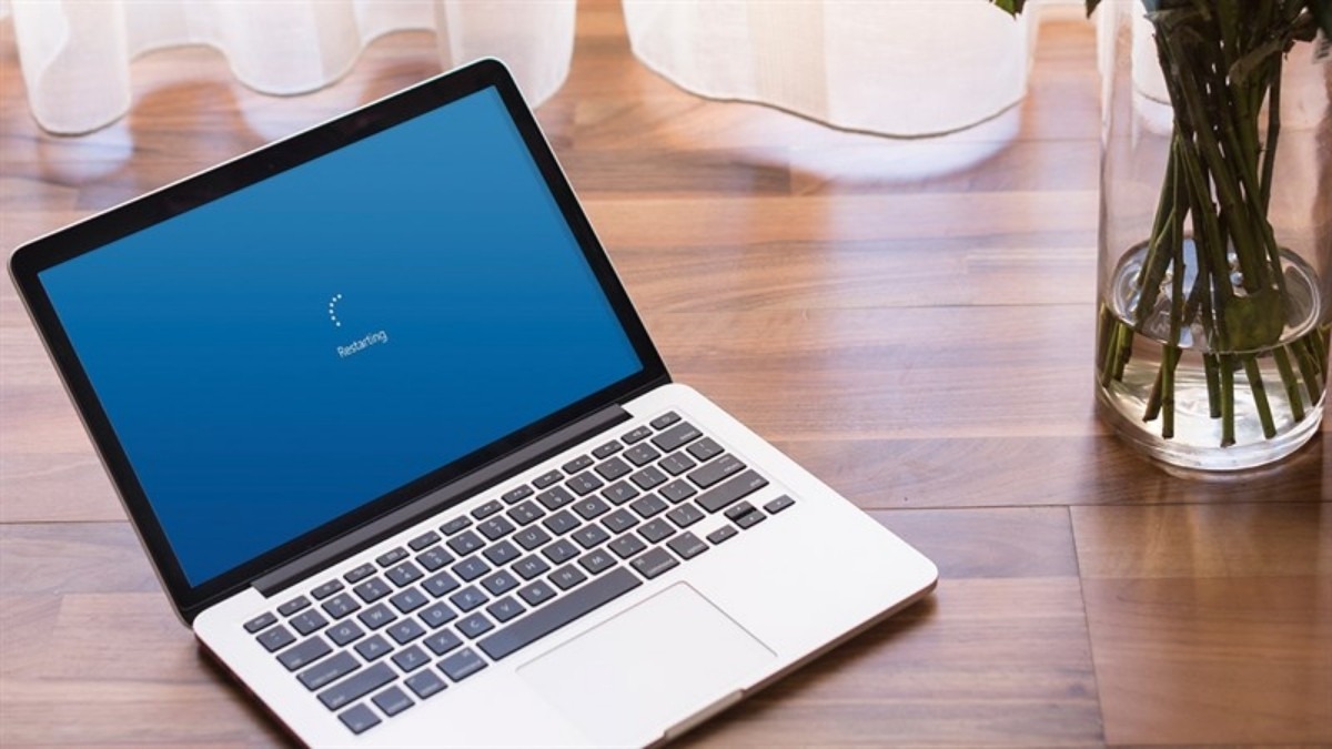 Khởi động lại laptop