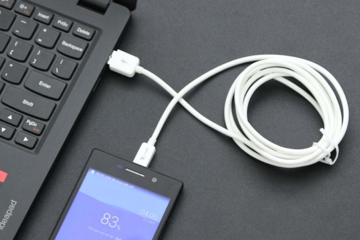 Kết nối điện thoại với laptop bằng cáp USB