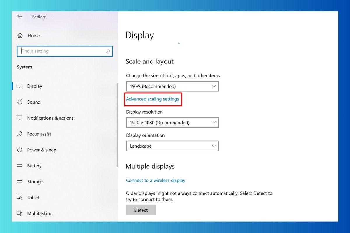 Cuộn xuống dưới cùng của trang Display và click vào Advanced scaling settings