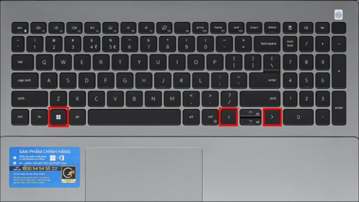 Nhấn tổ hợp phím Windows + phím điều hướng để di chuyển cửa sổ