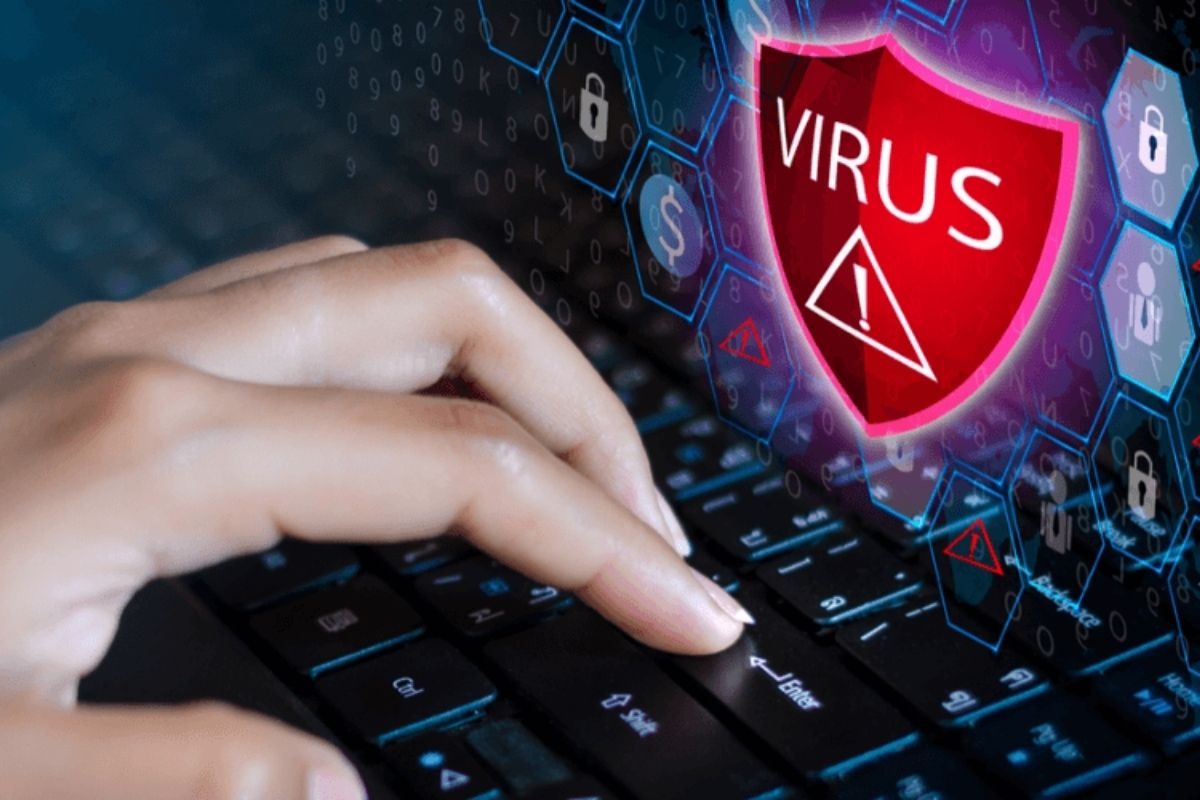 Virus và phần mềm độc hại có thể tấn công hệ thống, chiếm dụng tài nguyên và khiến laptop bị treo