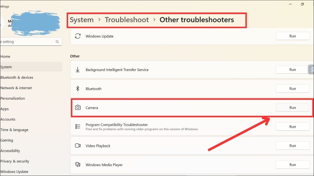 Vào Settings > System > Troubleshoot > Other troubleshooters và chọn Camera để chạy trình khắc phục sự cố của Windows