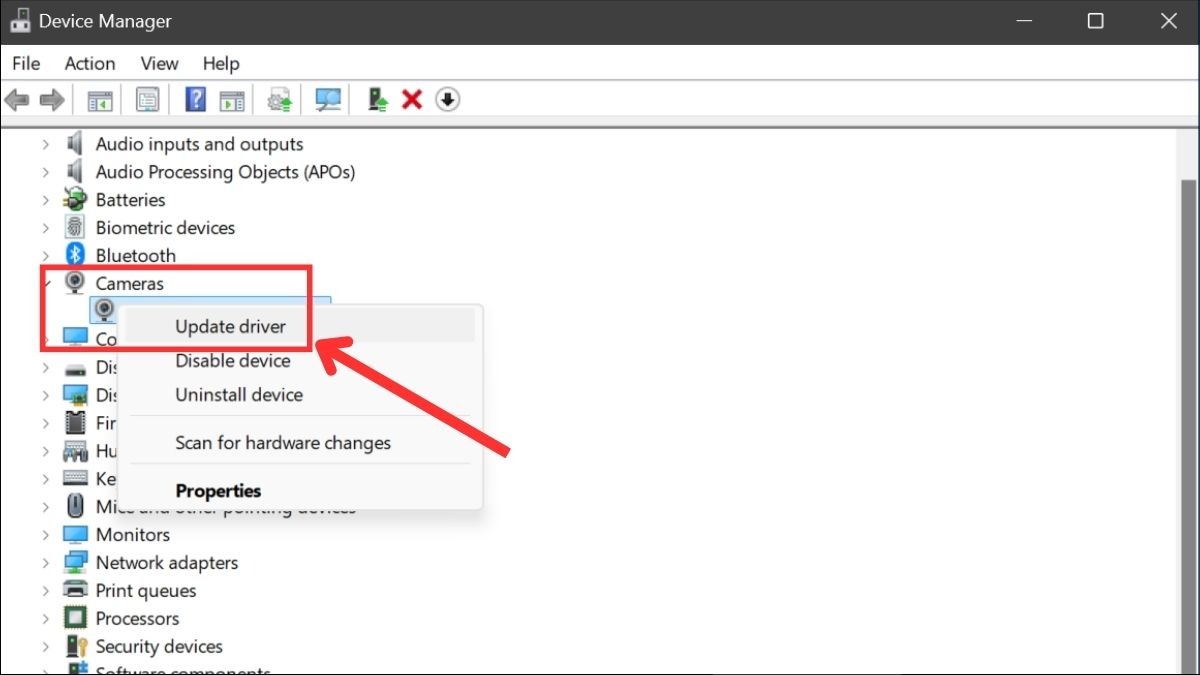 Truy cập Device Manager > Cameras > click chuột phải vào driver camera và chọn Update driver