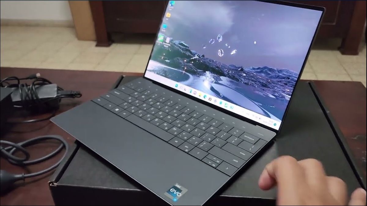 Tính năng tự động bật nguồn cho phép laptop khởi động ngay khi bạn mở nắp, không cần nhấn nút nguồn