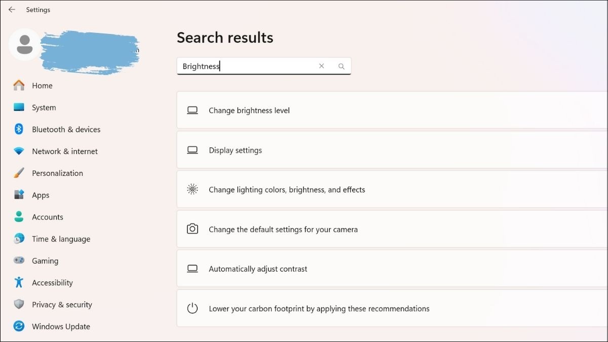 Tìm kiếm Brightness trong Settings để điều chỉnh độ sáng phù hợp
