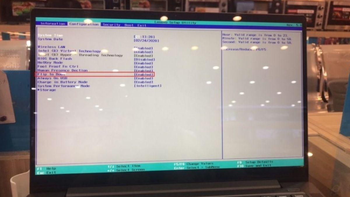 Tại Configuration chọn disable Flip to Boot