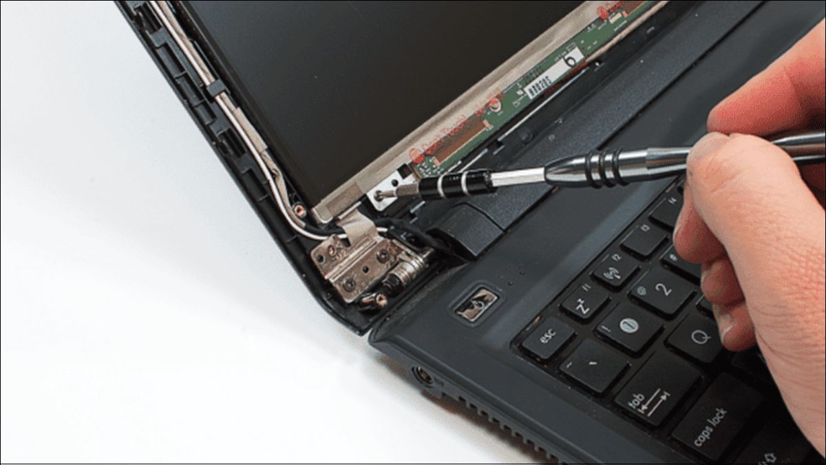 Kiểm tra và thay thế dây cáp LCD màn hình nếu bị hư