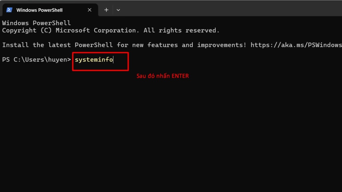Trong cửa sổ PowerShell (màu đen), gõ lệnh systeminfo và nhấn Enter