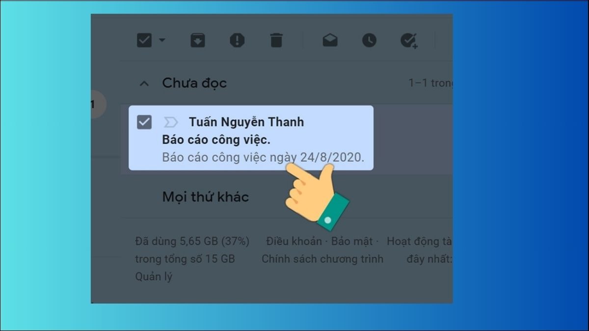 Mở thư có file đính kèm mà bạn muốn tải về máy