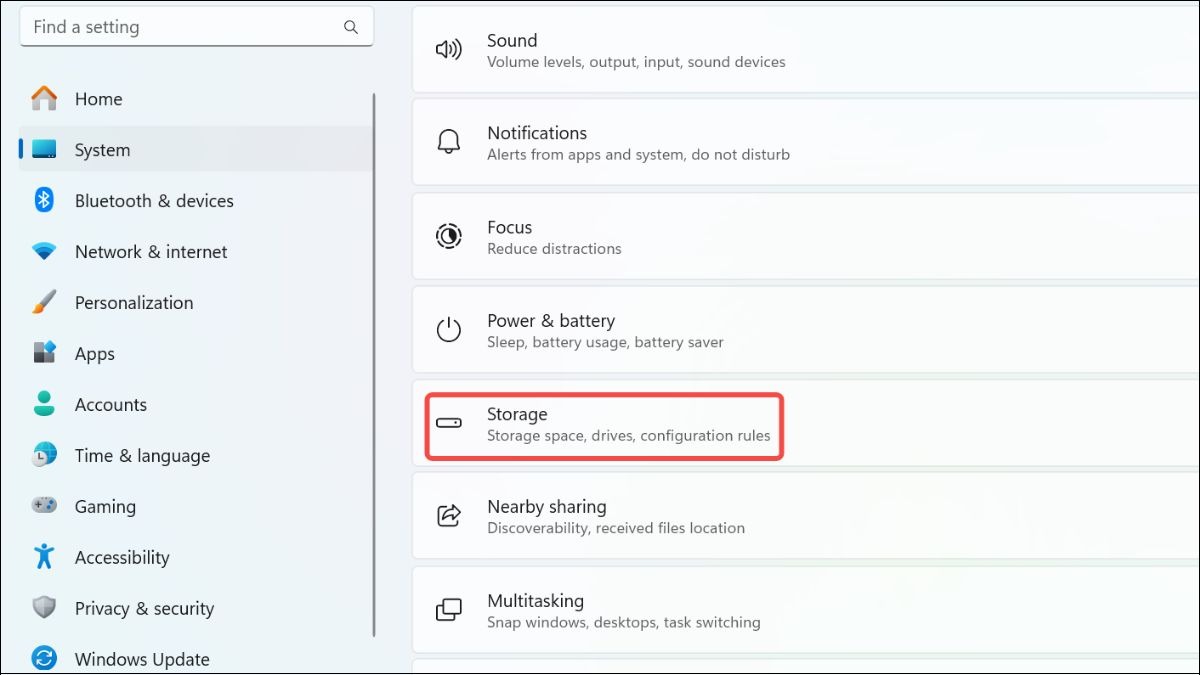 Trong cửa sổ Settings chọn System > Chọn Storage