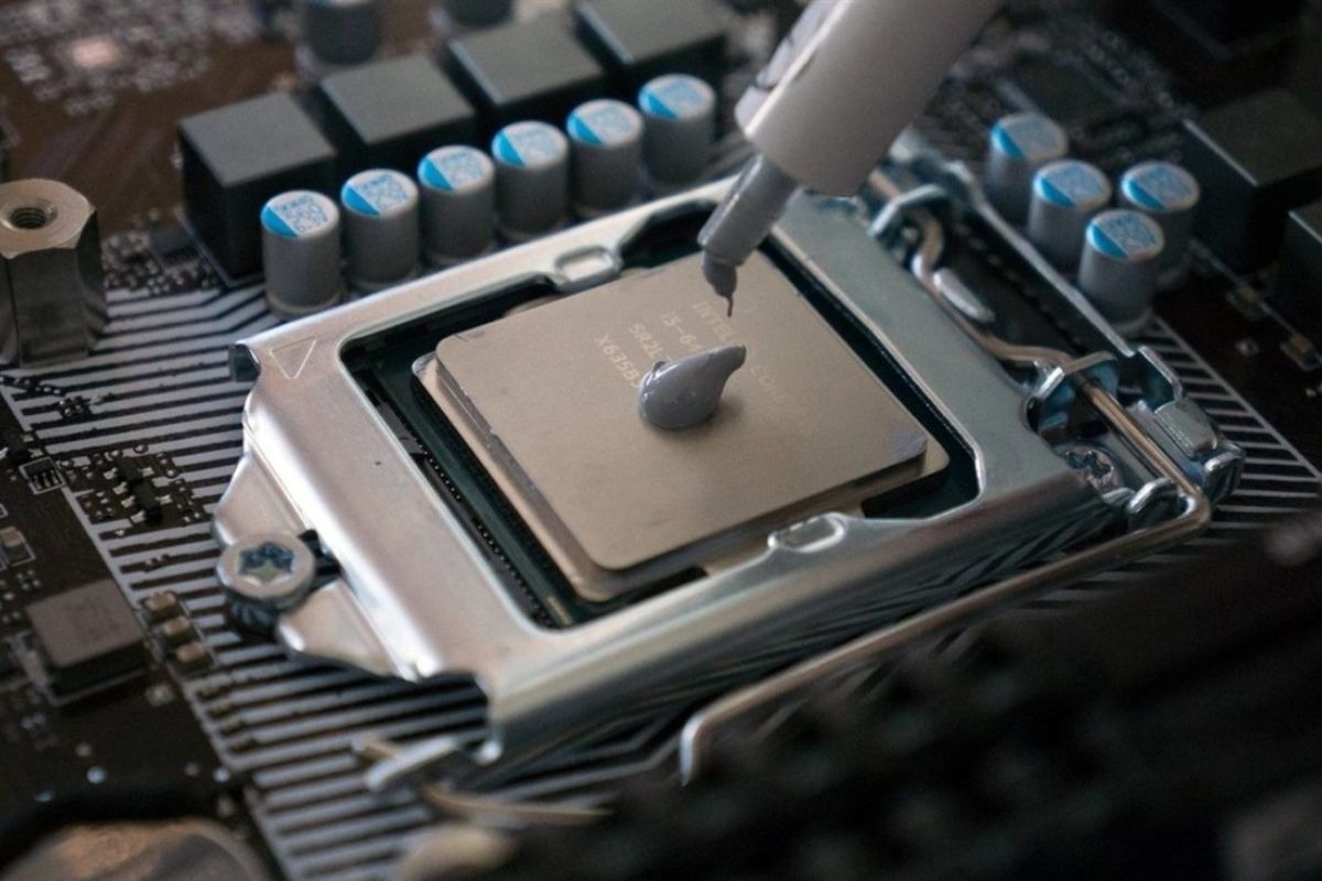 Khi keo tản nhiệt bị khô, khả năng tản nhiệt của CPU bị giảm, dẫn đến quá nhiệt