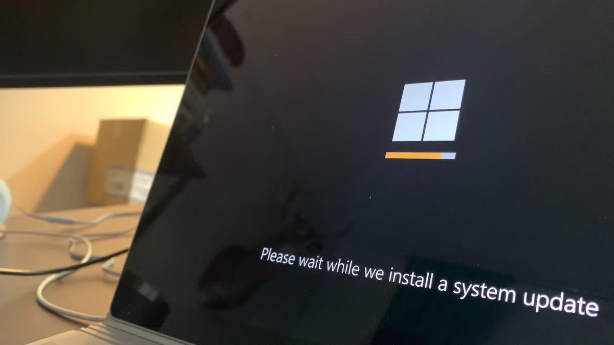 Có nhiều yếu tố ảnh hưởng đến thời gian cập nhật của máy tính, đôi khi khiến laptop update bị treo.