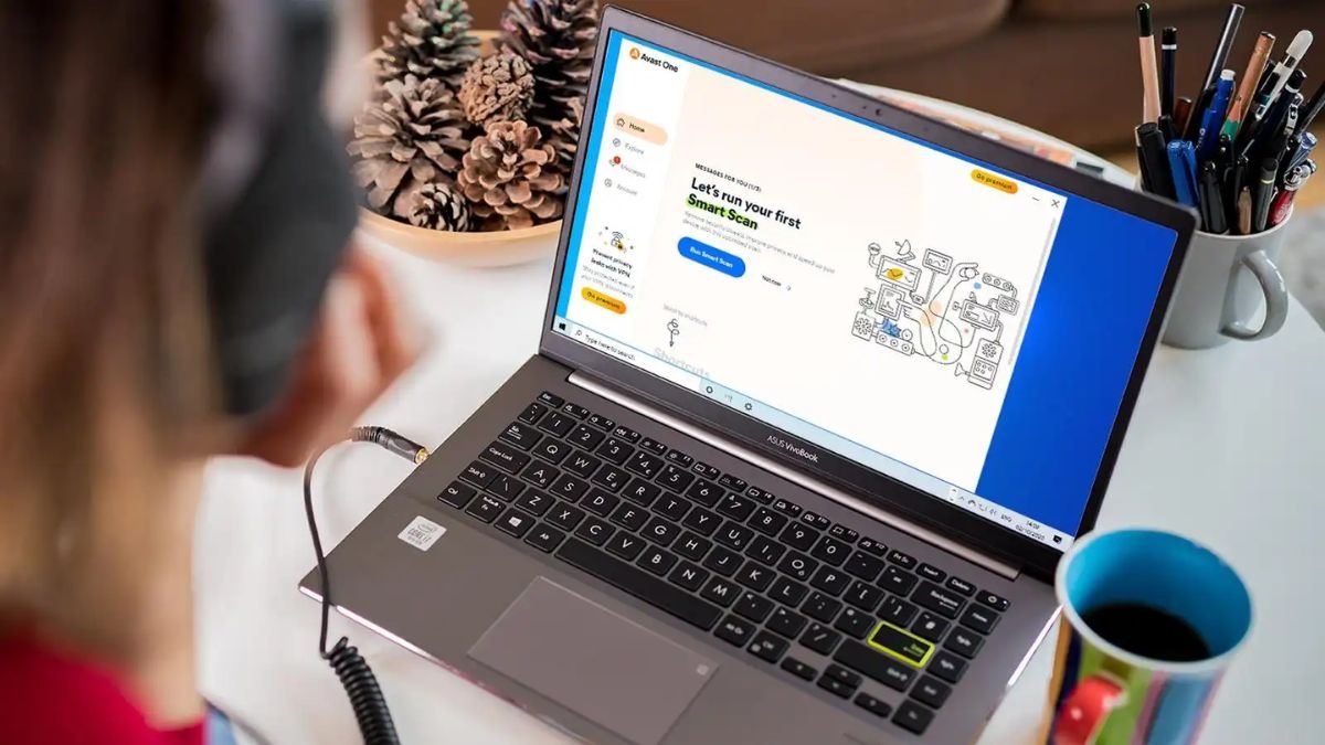Virus và phần mềm độc hại là một trong những nguyên nhân hàng đầu khiến laptop Dell bị treo màn hình. Để khắc phục và phòng tránh, bạn nên quét virus thường xuyên và cài đặt phần mềm diệt virus uy tín.