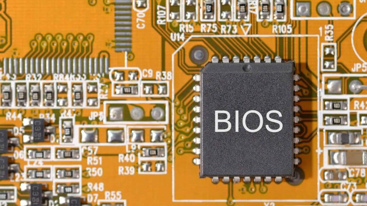 Trong một số trường hợp, laptop update bị treo có thể do BIOS (Hệ thống xuất nhập cơ bản) đã lỗi thời. Nếu bản cập nhật đang cài đặt có liên quan đến bo mạch chủ hoặc phần cứng, thì việc cập nhật BIOS có thể là cách sửa lỗi update laptop hiệu quả và giúp khắc phục laptop update quá lâu.