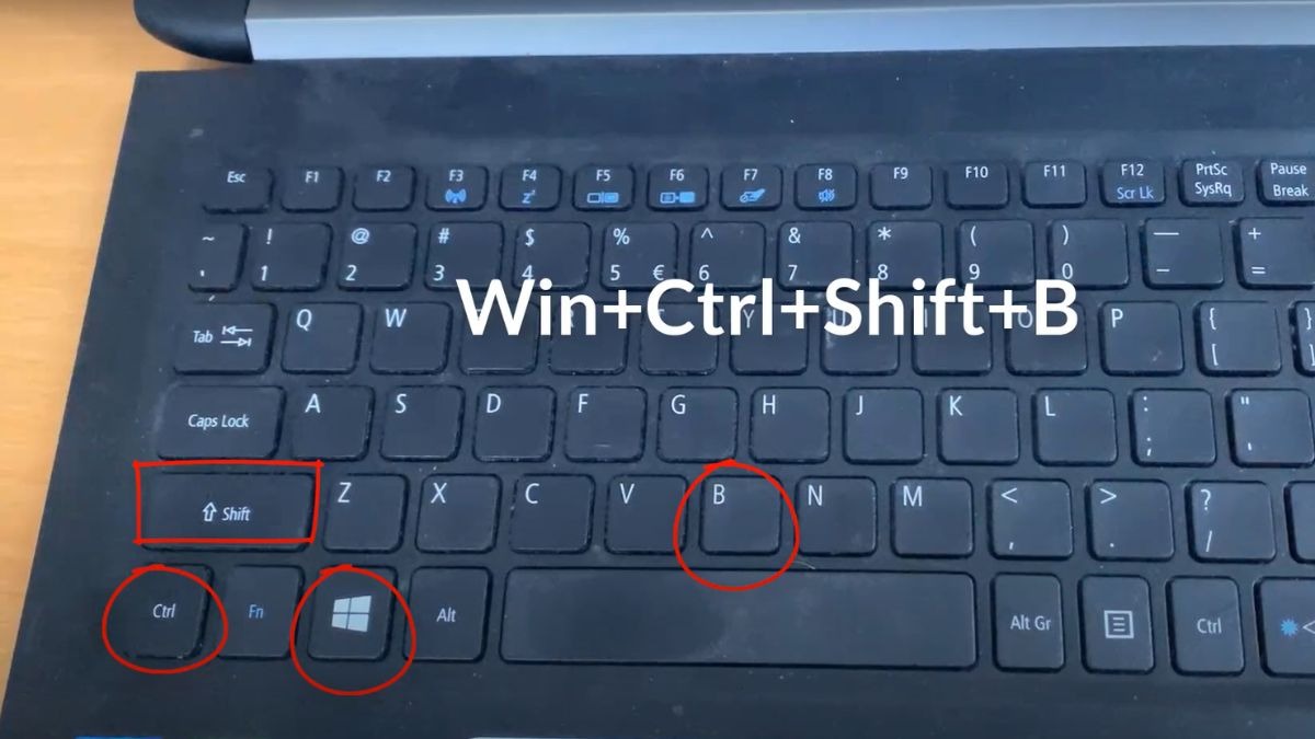 Trong một số trường hợp, laptop Dell bị treo màn hình có thể do lỗi tạm thời của card đồ họa. Lúc này, bạn có thể thử khắc phục lỗi nhanh bằng cách khởi động lại card đồ họa mà không cần khởi động lại toàn bộ máy tính.