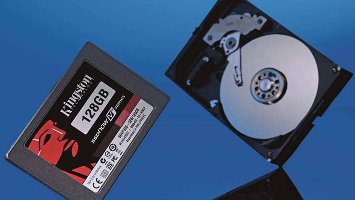 SSD (Solid State Drive) hay còn gọi là ổ cứng thể rắn, là một loại thiết bị lưu trữ dữ liệu sử dụng bộ nhớ flash – chip nhớ NAND