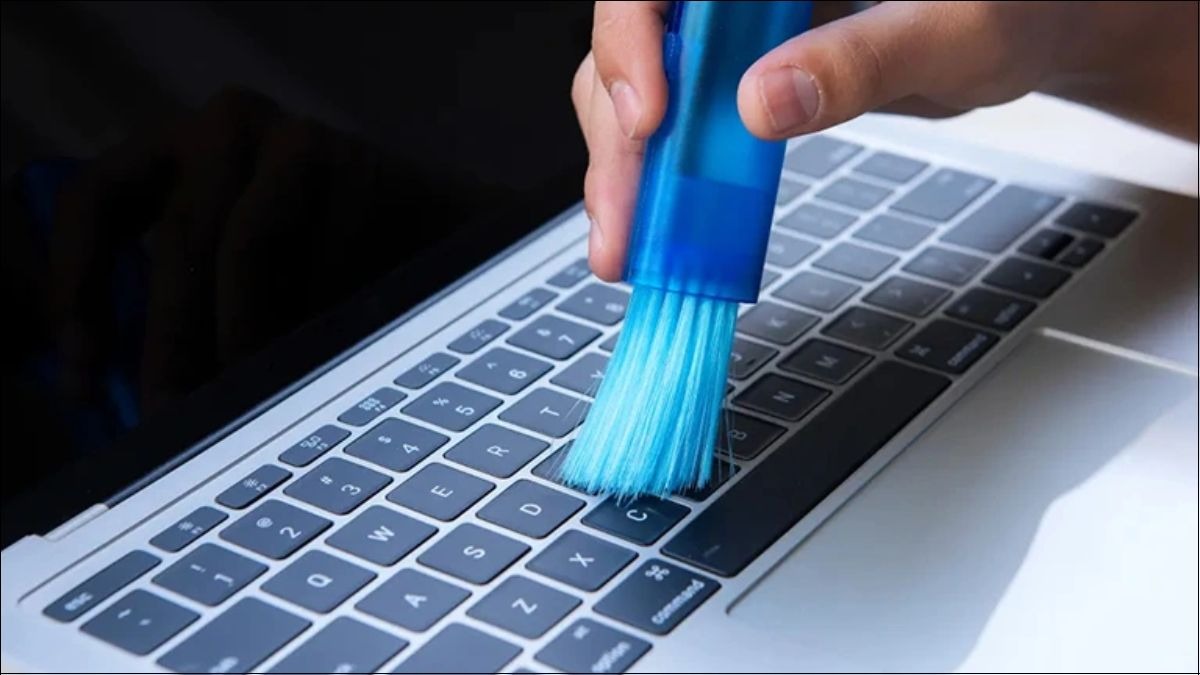 Vệ sinh bàn phím thường xuyên