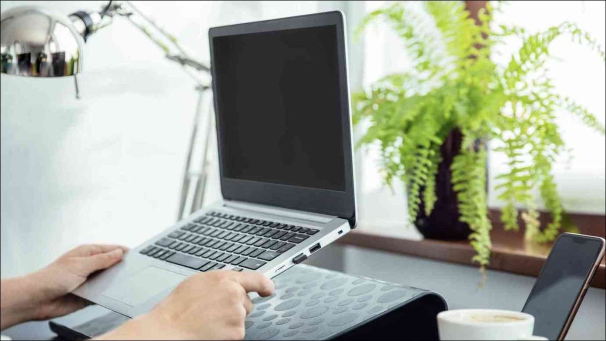 Sử dụng laptop trong môi trường phù hợp và dùng đế tản nhiệt khi cần