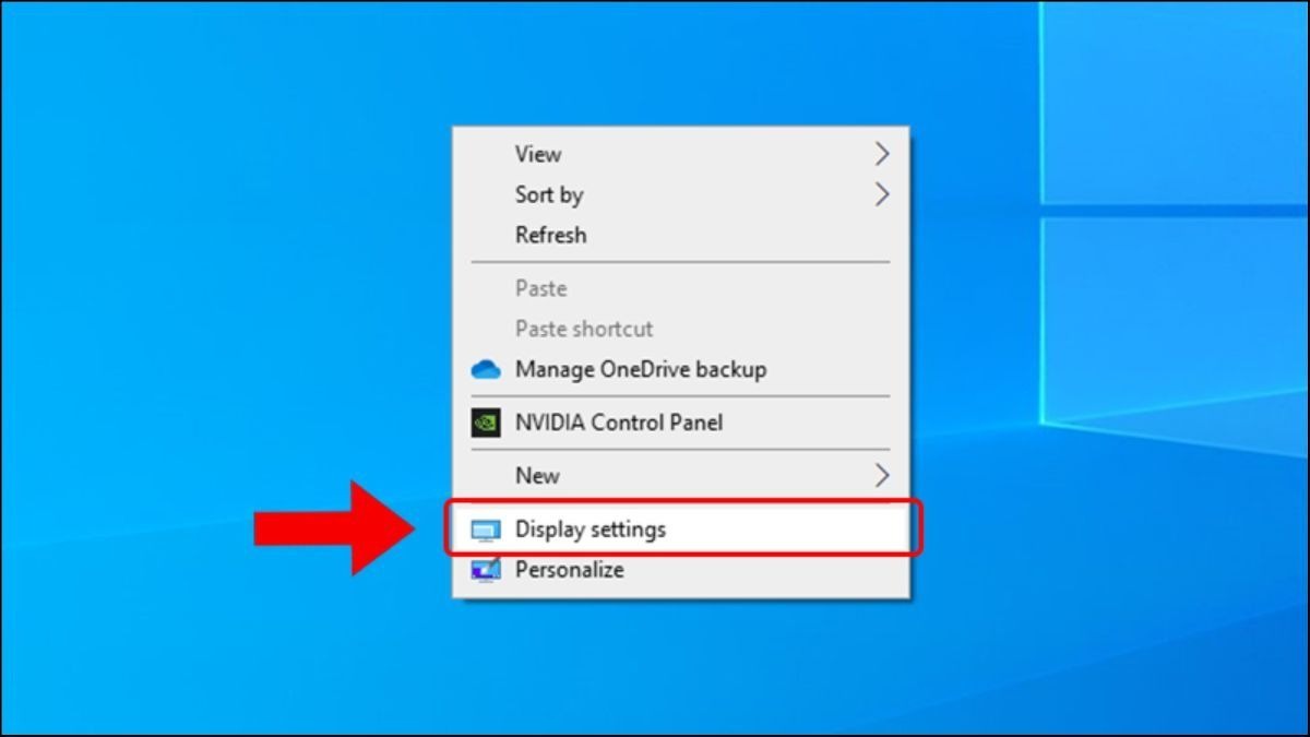 Nhấp chuột phải vào màn hình desktop, chọn Display settings