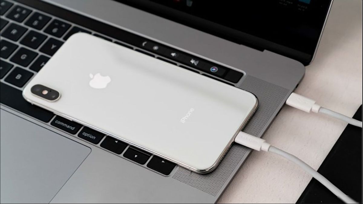Khi chuyển ảnh cần giữ kết nối giữa Iphone và laptop ổn định