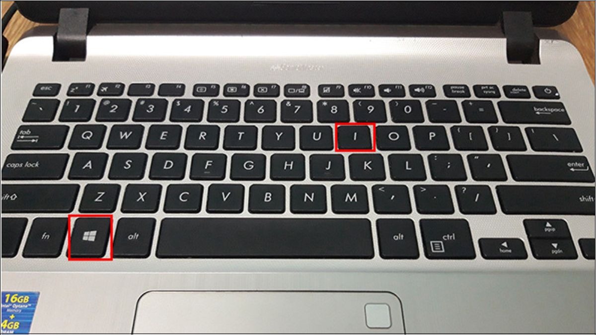 Nhấn tổ hợp phím Windows + I để mở Settings -> Chọn System -> Chọn Power & battery