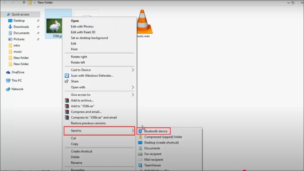 Sau khi ghép đôi thành công, tìm đến file ảnh bạn muốn chuyển trên laptop, nhấp chuột phải vào ảnh, chọn Send to (Gửi đến) > Bluetooth device (Thiết bị Bluetooth).