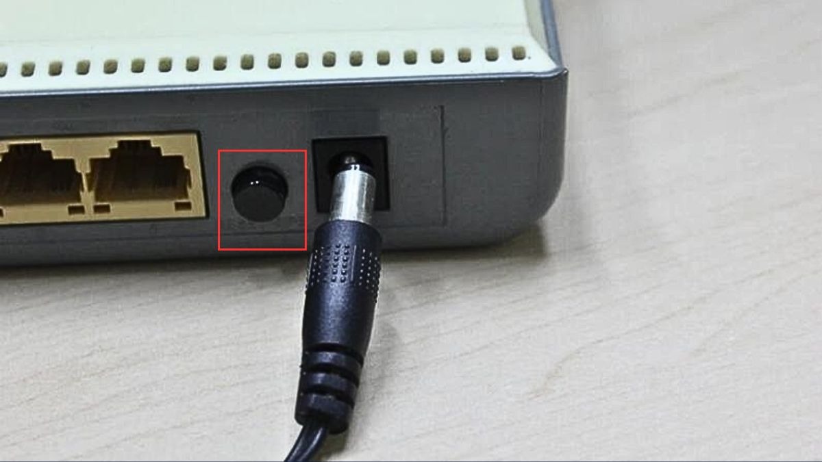 Khởi động lại router WiFi