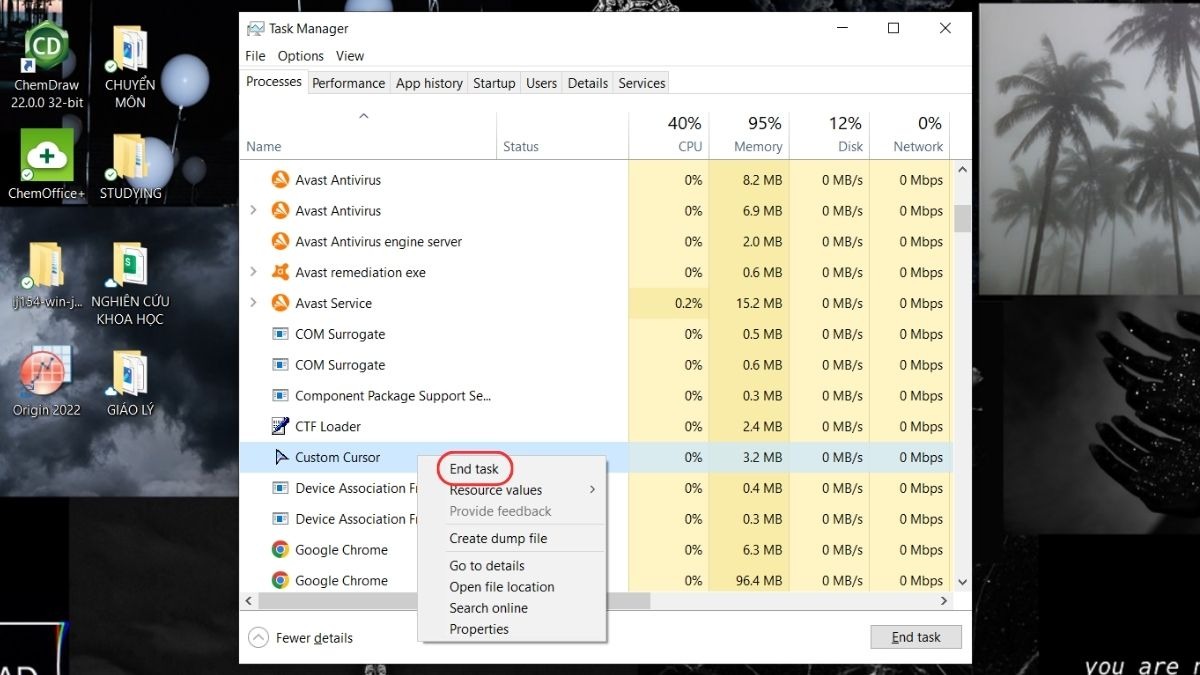 Xác định các ứng dụng không cần thiết, nhấp chuột phải và chọn End task (Kết thúc tác vụ) để đóng chúng, đồng thời lưu ý chỉ tắt các ứng dụng bạn nhận biết, tránh tắt nhầm các tiến trình hệ thống quan trọng.