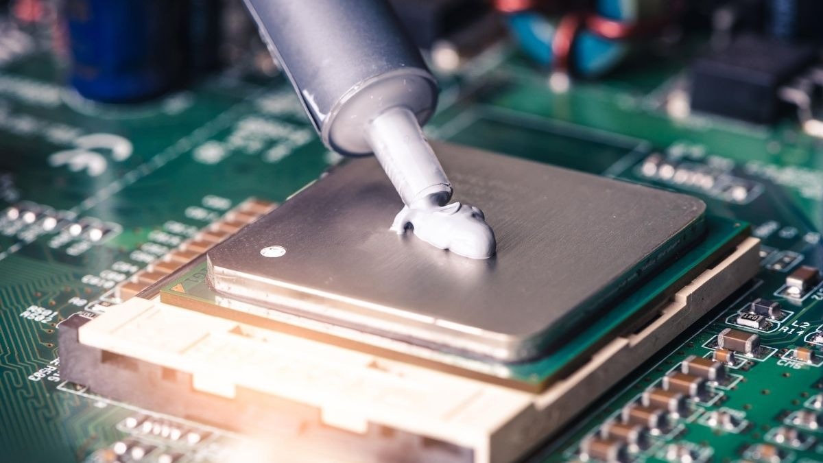 Tra keo tản nhiệt mới cho CPU và GPU nếu bạn có kinh nghiệm (hoặc mang đến trung tâm bảo hành uy tín).