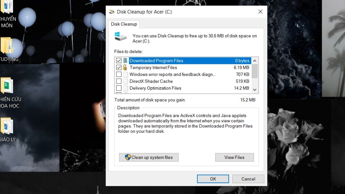 Sử dụng công cụ Disk Cleanup (Dọn dẹp đĩa) có sẵn trong Windows bằng cách tìm kiếm Disk Cleanup trong menu Start.