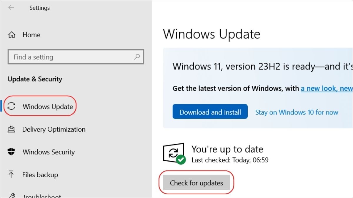 Chọn Windows Update (Cập nhật Windows), kế đó bạn nhấp vào Check for updates (Kiểm tra bản cập nhật), Windows sẽ tự động tải xuống và cài đặt các bản cập nhật có sẵn.