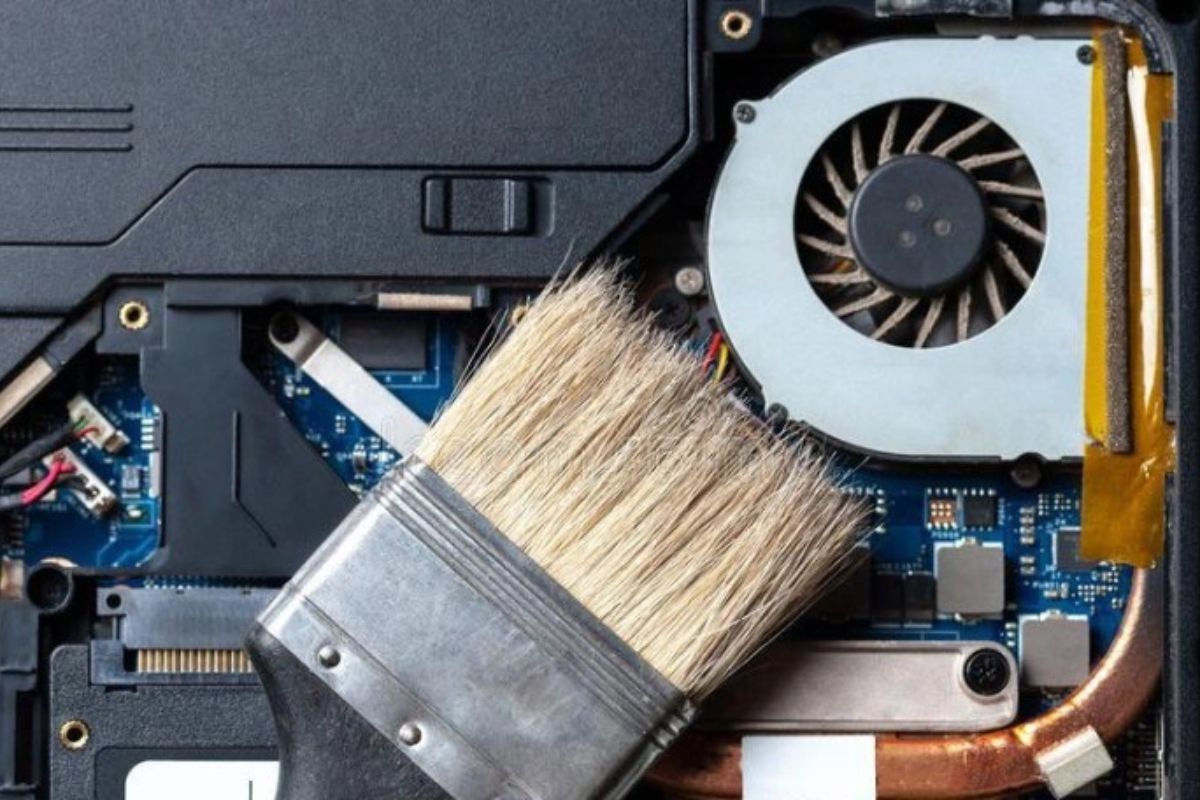 Bạn nên vệ sinh quạt laptop định kỳ 3-6 tháng một lần