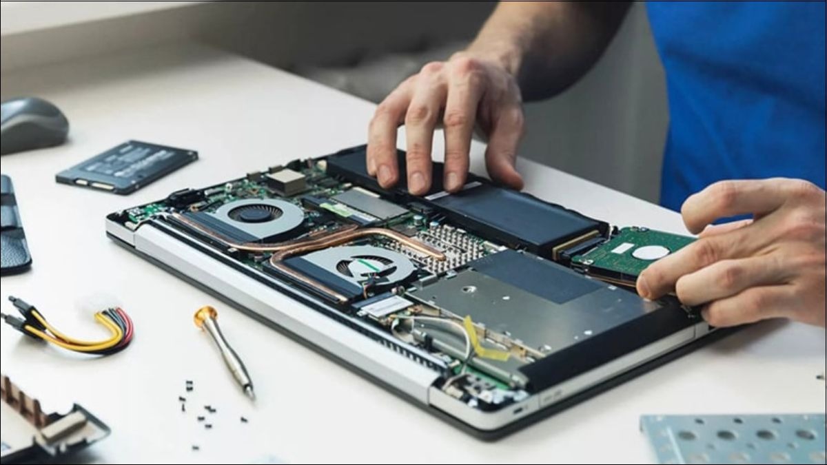 Nếu laptop của bạn quá cũ và yếu, nâng cấp phần cứng (RAM, SSD) là lựa chọn tốt hơn