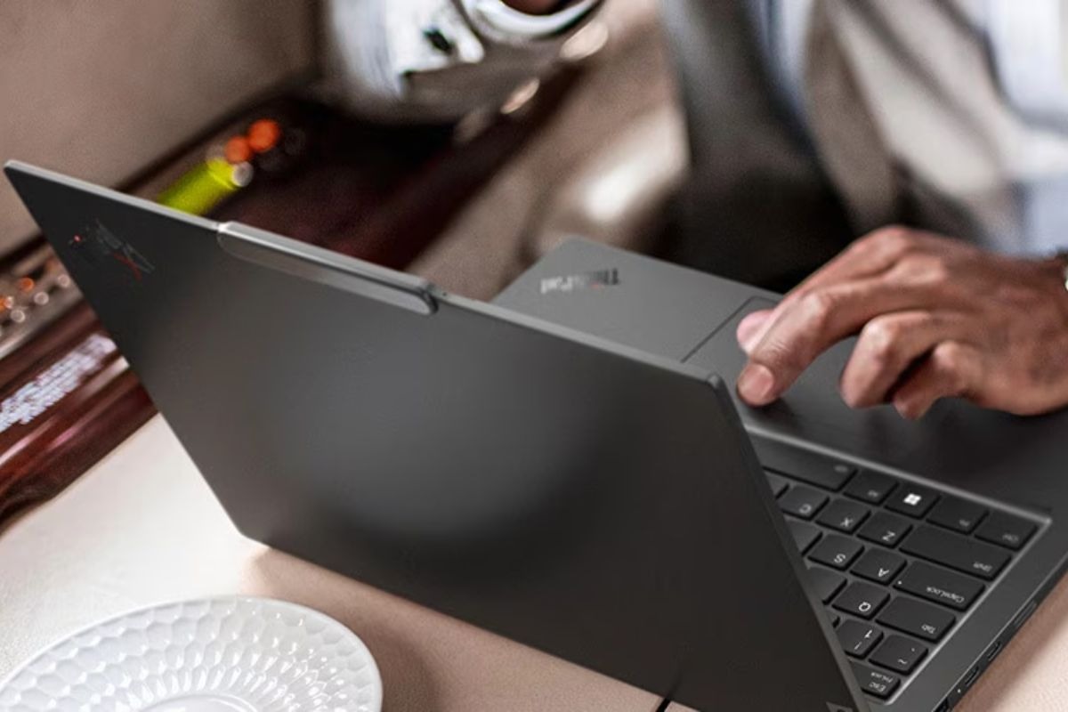 Lenovo ThinkPad X1 Carbon Gen 12 sở hữu ngôn ngữ thiết kế mỏng nhẹ, tinh tế
