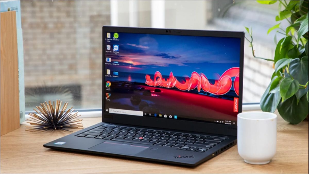 Vỏ laptop thường được làm bằng nhựa, nhôm, hợp kim magie, hoặc carbon