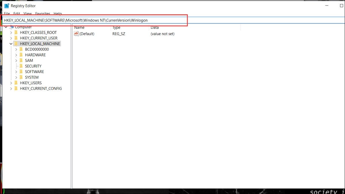 Trong Registry, bạn điều hướng đến đường dẫn: HKEY_LOCAL_MACHINE\SOFTWARE\Microsoft\Windows NT\CurrenVersion\Winlogon.