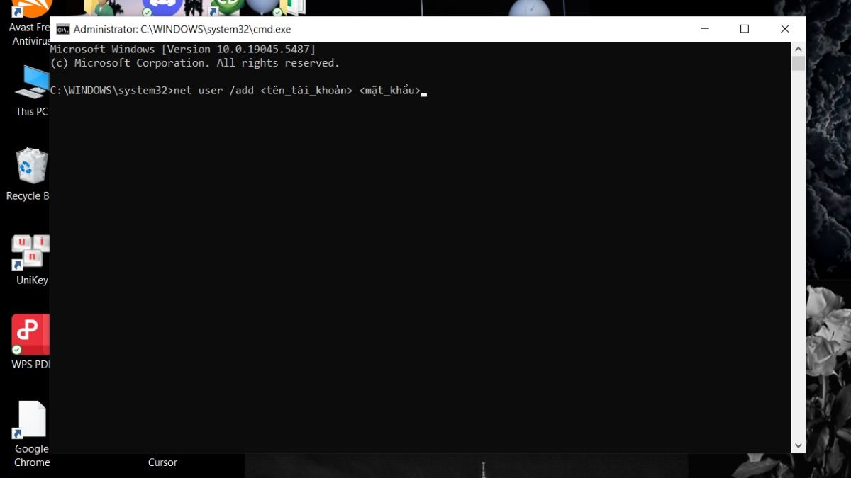 Trong cửa sổ Command Prompt, bạn nhập lệnh sau: net user /add <tên_tài_khoản> <mật_khẩu>. Thay thế <tên_tài_khoản> và <mật_khẩu> bằng tên và mật khẩu bạn muốn đặt cho tài khoản người dùng mới.