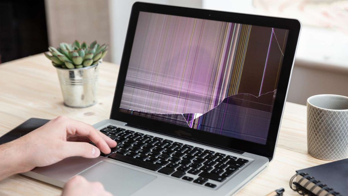 Một trong những nguyên nhân chính khiến màn hình laptop bị đen một góc là do lỗi phần cứng màn hình laptop, từ đó gây ra một số biểu hiện.