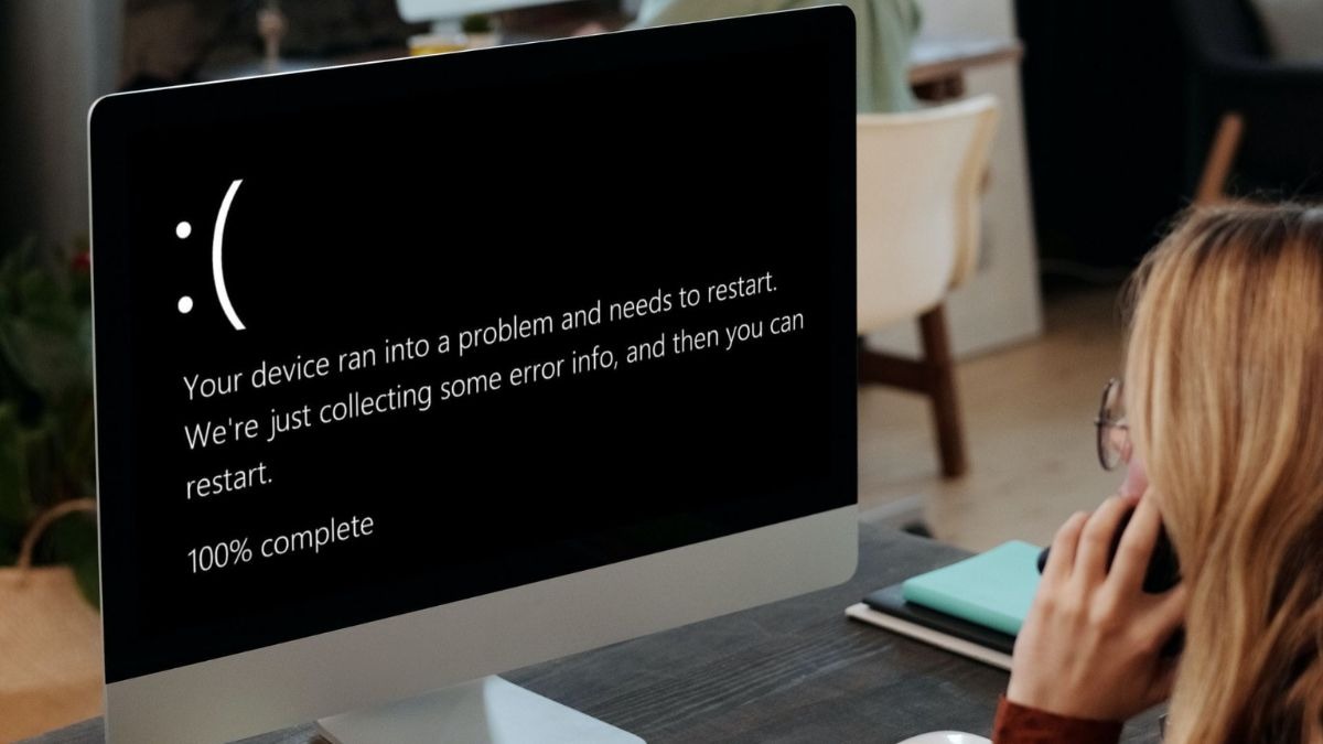 Lỗi phần mềm màn hình laptop cũng có thể là nguyên nhân gây ra tình trạng màn hình laptop bị đen một góc.