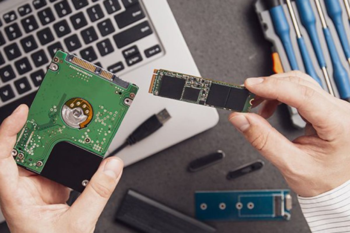 Việc nâng cấp ổ cứng laptop không quá phức tạp nhưng đòi hỏi sự cẩn thận và kiến thức kỹ thuật nhất định