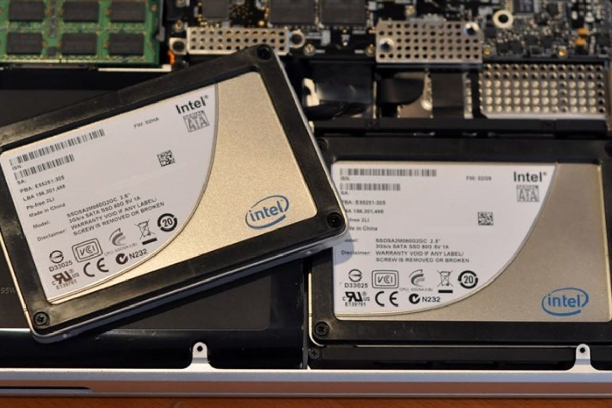 Quá trình ghi/xóa dữ liệu trên SSD diễn ra nhanh chóng hơn nhiều so với HDD