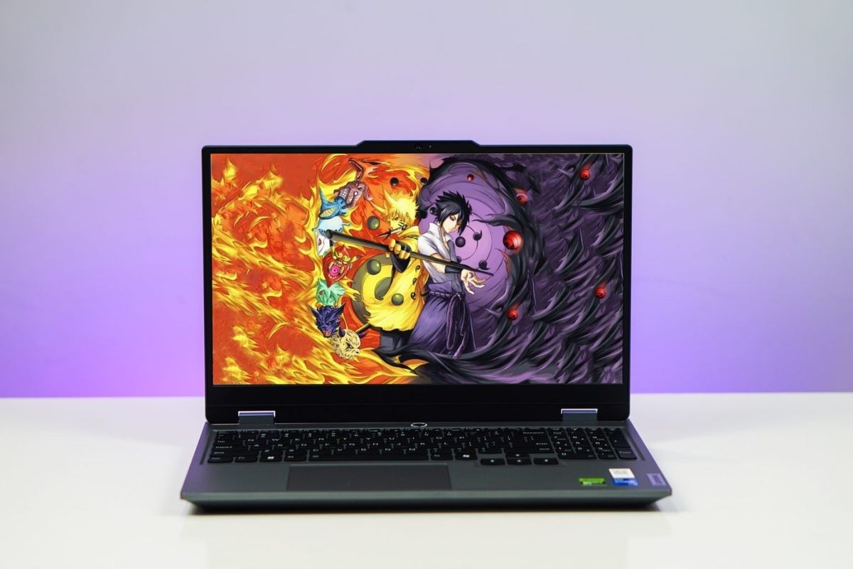 Độ sáng 300 nits kết hợp với độ phủ màu 100% sRGB giúp hình ảnh sống động