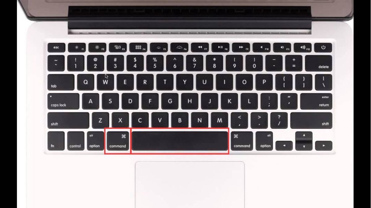 Bấm cùng lúc Command + Space để mở công cụ tìm kiếm nhanh.